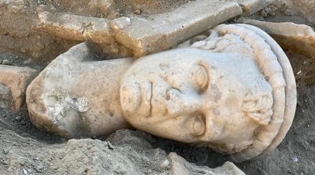 Laodikya'da 2 bin yıllık yıllık rahip heykeli başı bulundu