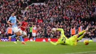 Manchester derbisinde kazanan K�rm�z�lar oldu