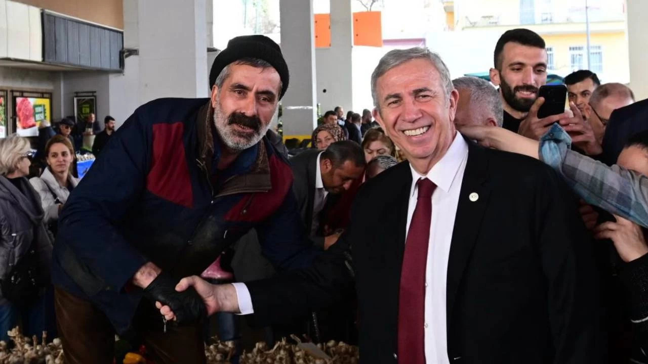 Mansur Yava�'a pazarda sevgi seli: Dualar�m�zdas�n�z, in�allah kazanacaks�n�z
