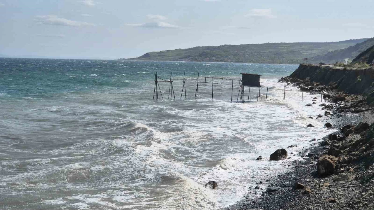 Marmara'da şiddetli poyraz etkili oluyor