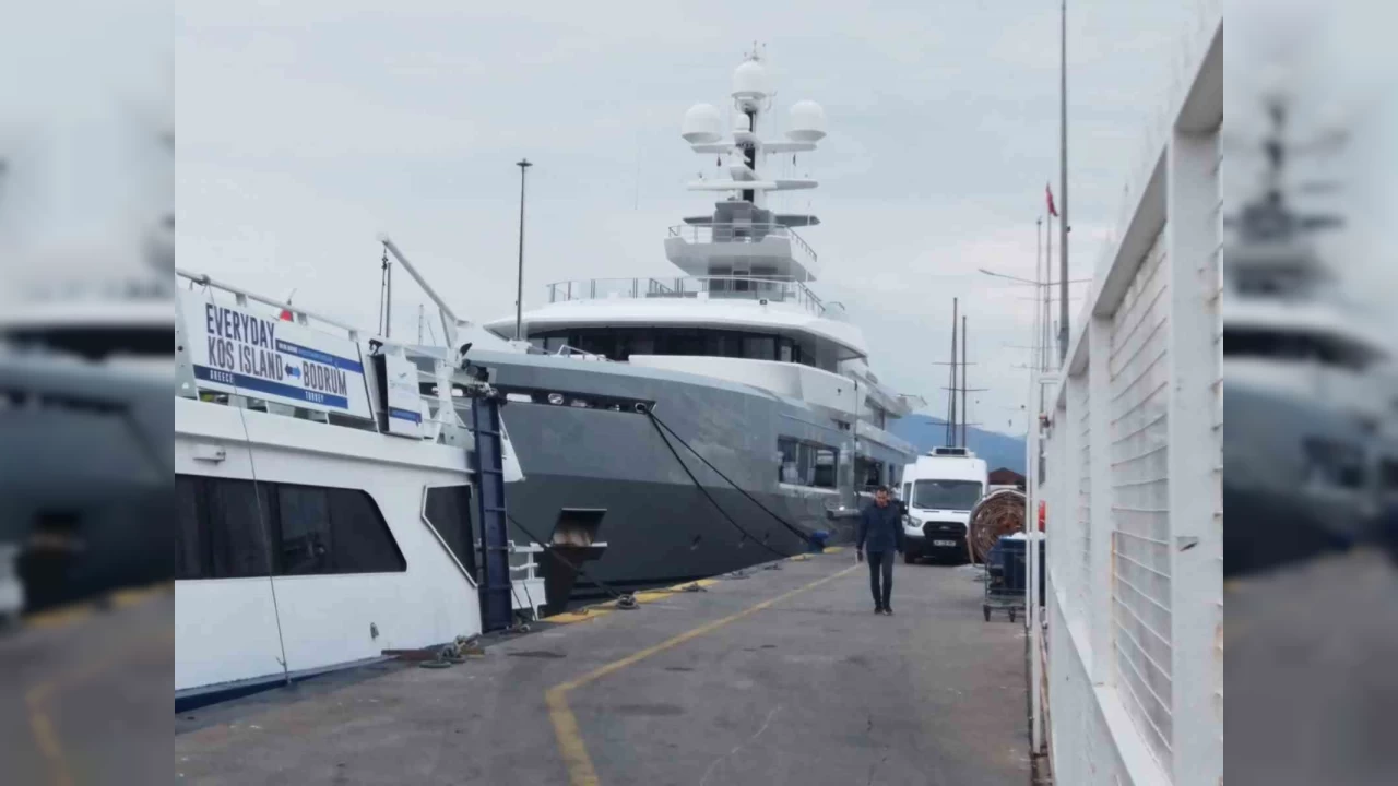 Mega yat 'Cloudbreak' Fethiye'de 135 bin litre yak�t ald�