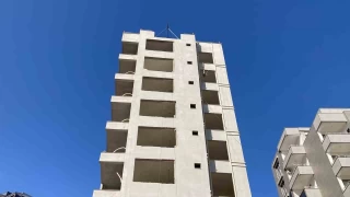Mersin'de 8. kattan düşen işçi hayatını kaybetti