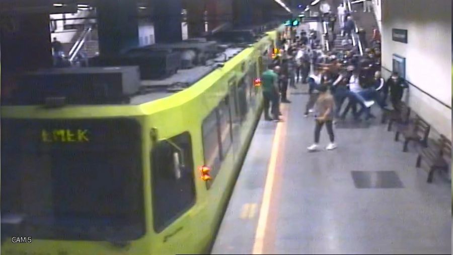 Metroda sigara kavgası