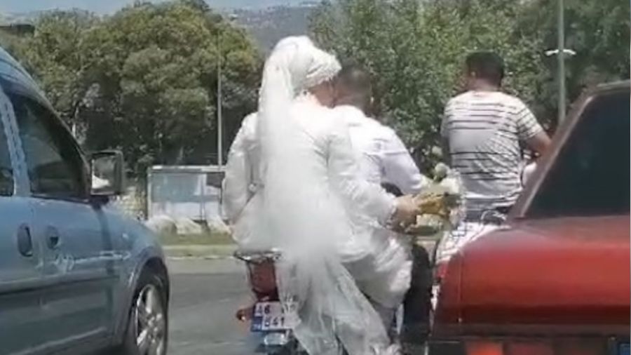 Motosiklet gelin arabas� oldu