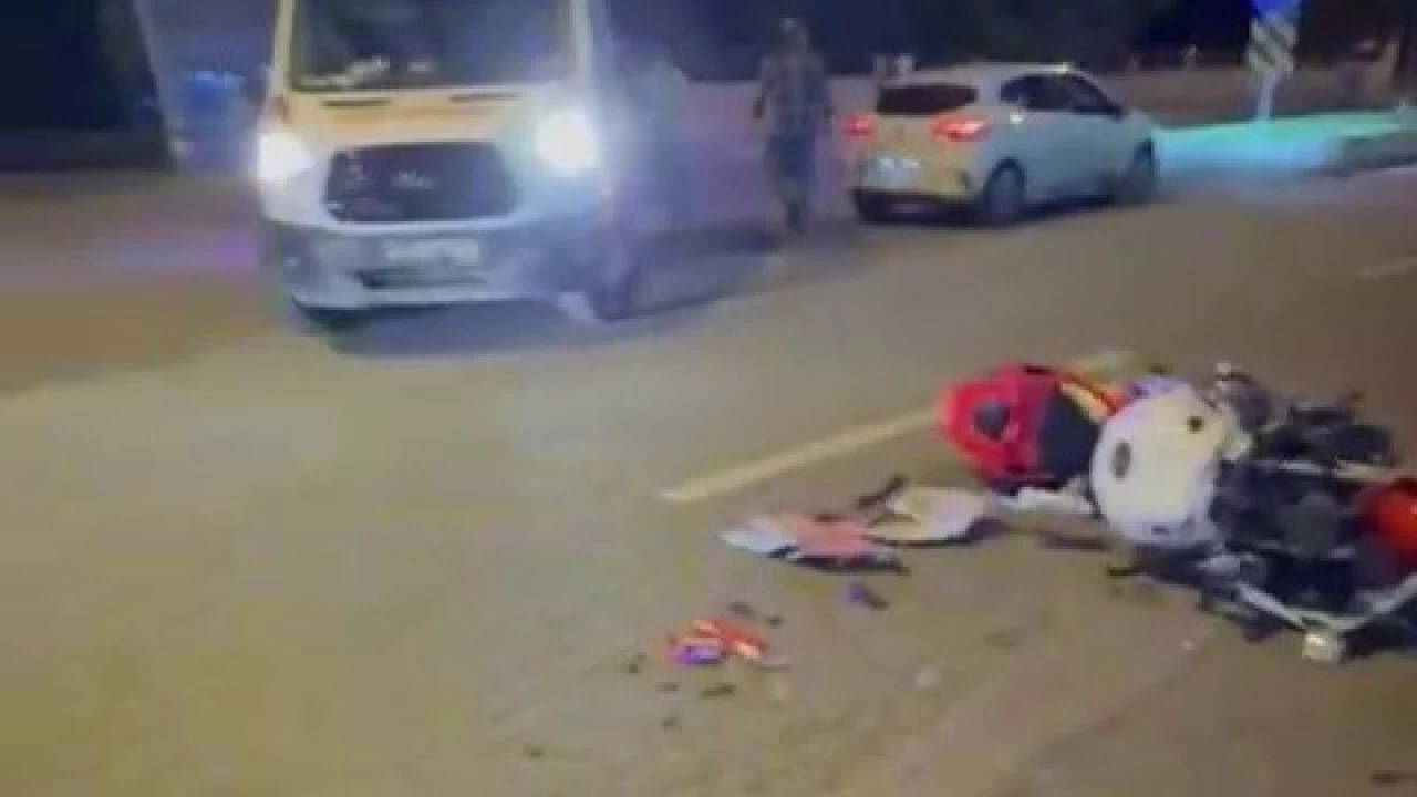 Motosiklet ile otomobil kafa kafaya �arp��t�