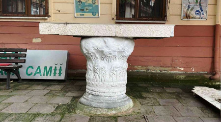 Musalla taşı meğer manastır sütunuymuş