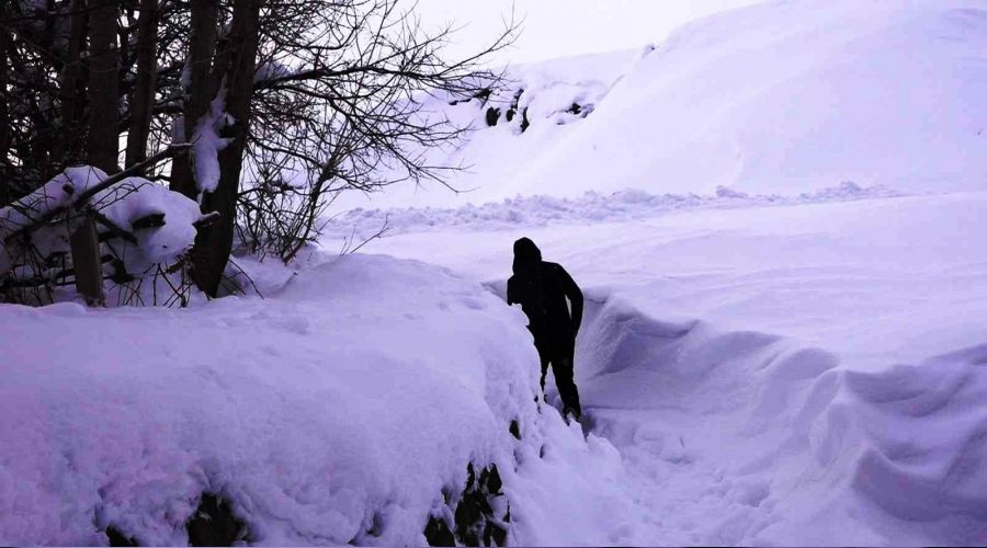 Muş'ta kar kalınlığı 1,5 metreye ulaştı