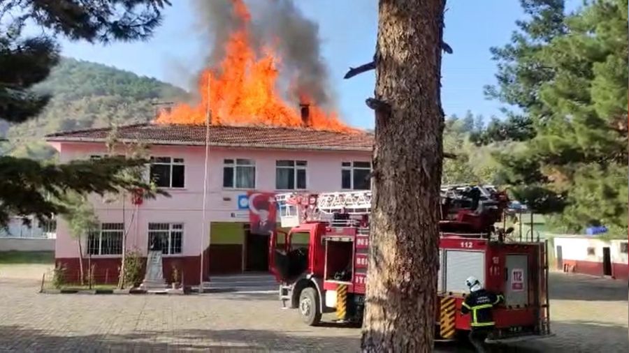 ��renciler dersteyken yang�na yakaland�