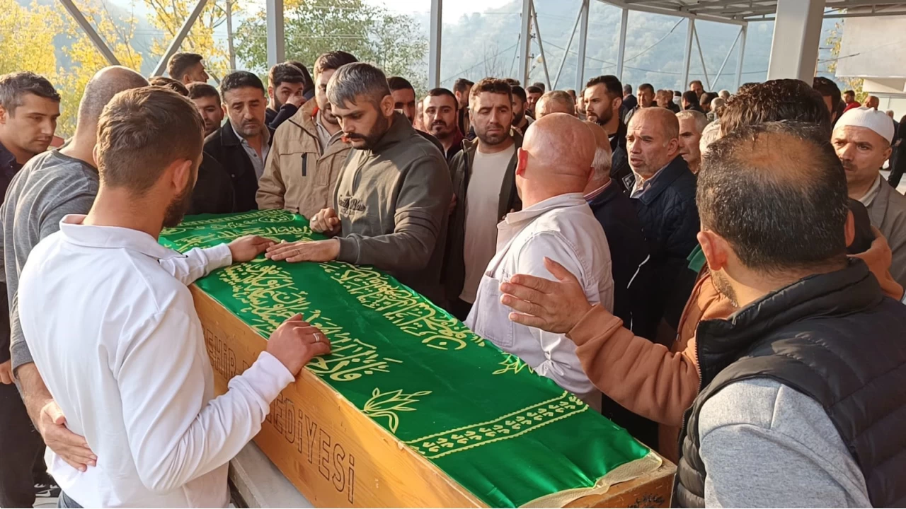 Ordu'da göçük altında kalan operatör toprağa verildi