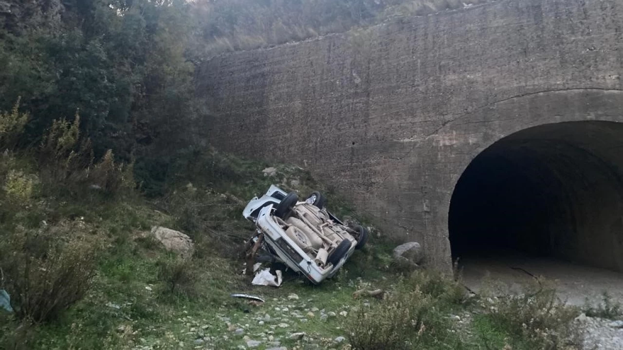 Osmaniye'de otomobil dere yata��na d��t�: 1 �l�, 3 yaral�