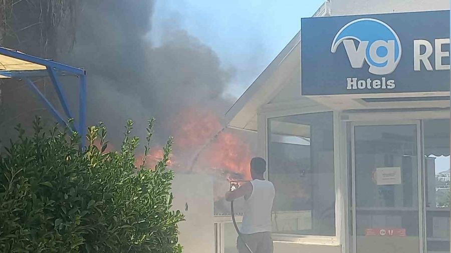 Otelde yangın çıktı, tatilciler panik oldu