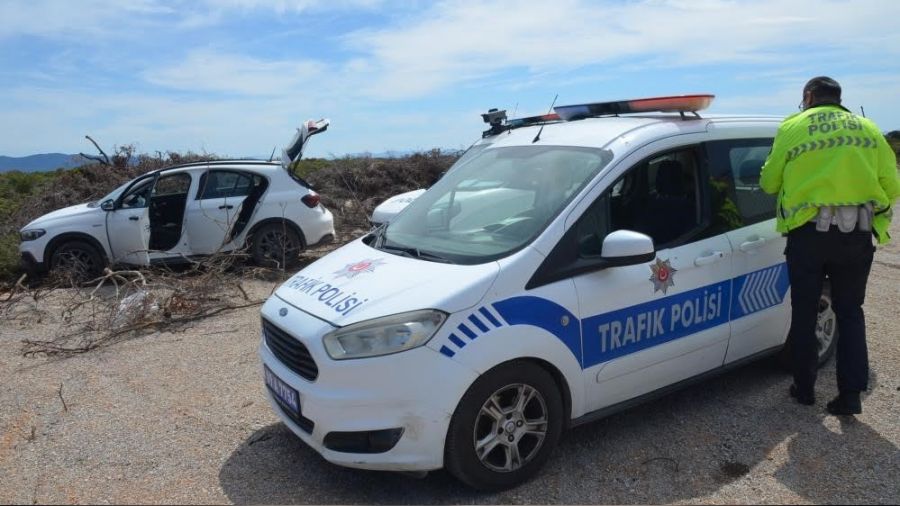 Otomobil �ald�lar, polis yaralad�lar, serbest kald�lar
