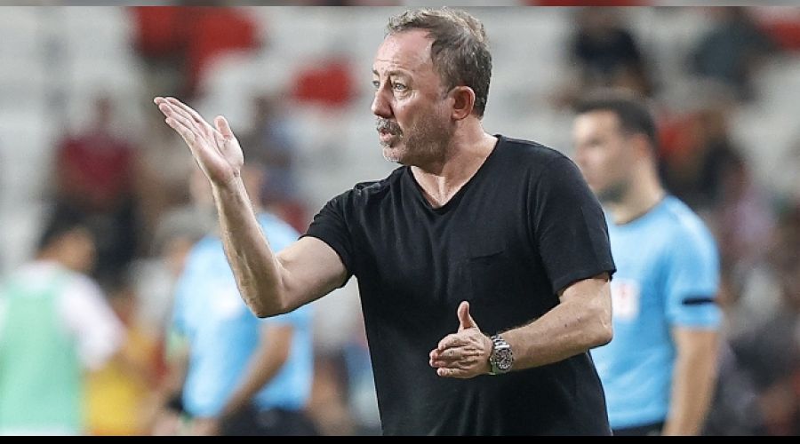 "Oyuncularımı kimsenin önüne atamam"
