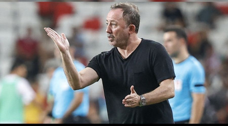 "Oyuncularımı kimsenin önüne atamam"