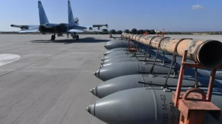  �zel askeri harekat kapsam�nda Ukrayna'da belirlenen hedeflere y�nelik bombard�manlar ger�ekle�tiren Rusya Silahl� Kuvvetleri, gece saatlerinde �nemli tesisleri yerle bir etti