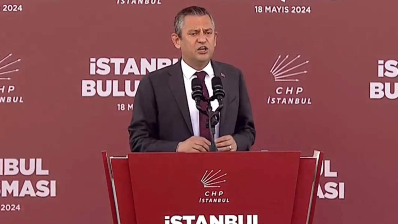 Özgür Özel eğitim mitinginde konuştu: Müfredat yapmak anayasa yapmak gibidir
