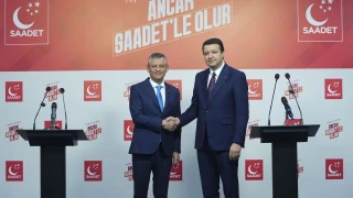Özgür Özel, Mahmut Arıkan'ı ziyaret etti