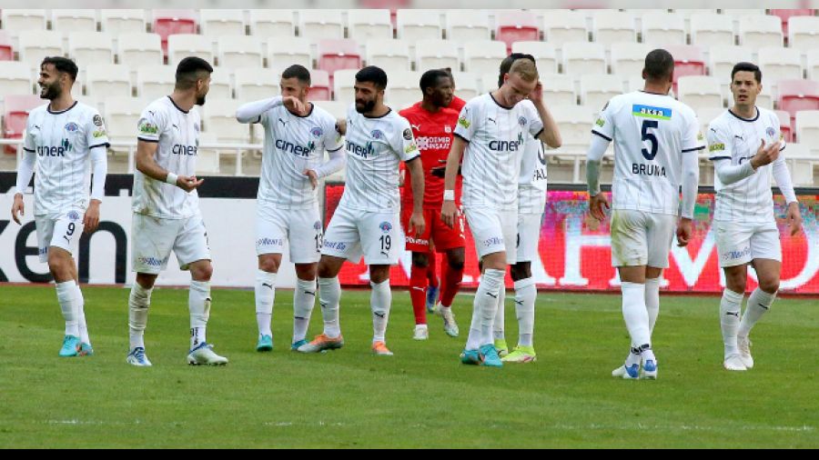 Paşa, Sivasspor'u deplasmanda yıktı