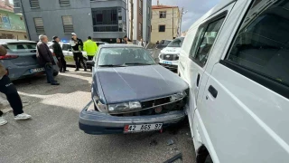 Polisten ka�an 14 ya��ndaki s�r�c� minib�se �arpt�