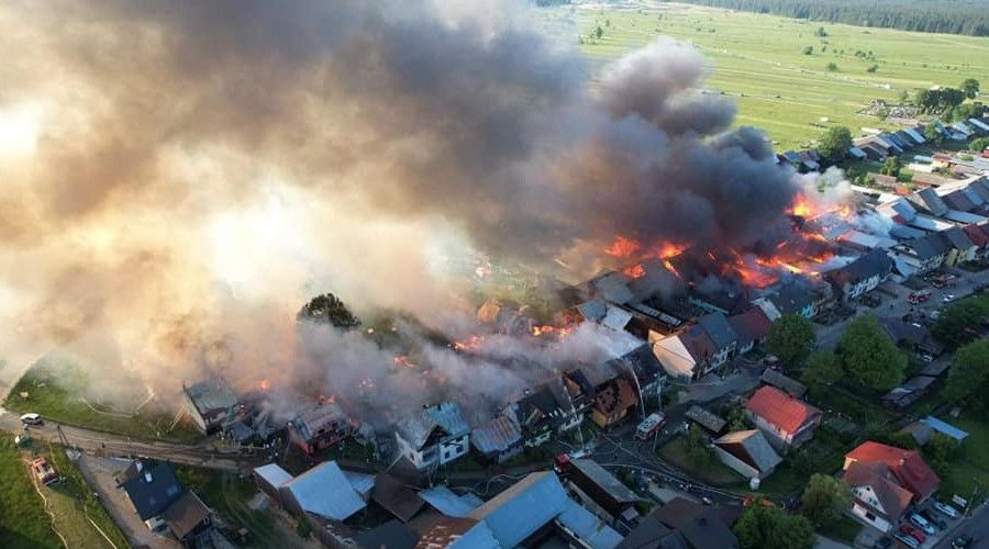 Polonya'da kyde korkutan yangn: 47 ev alevlere teslim oldu