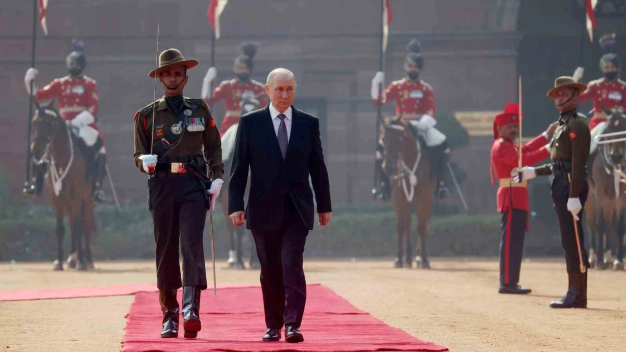 Putin, Hindistan'da resmi trenle karland