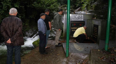 Rize'de sağlıksız çıkan sudan su içmek için kuyruğa girdiler