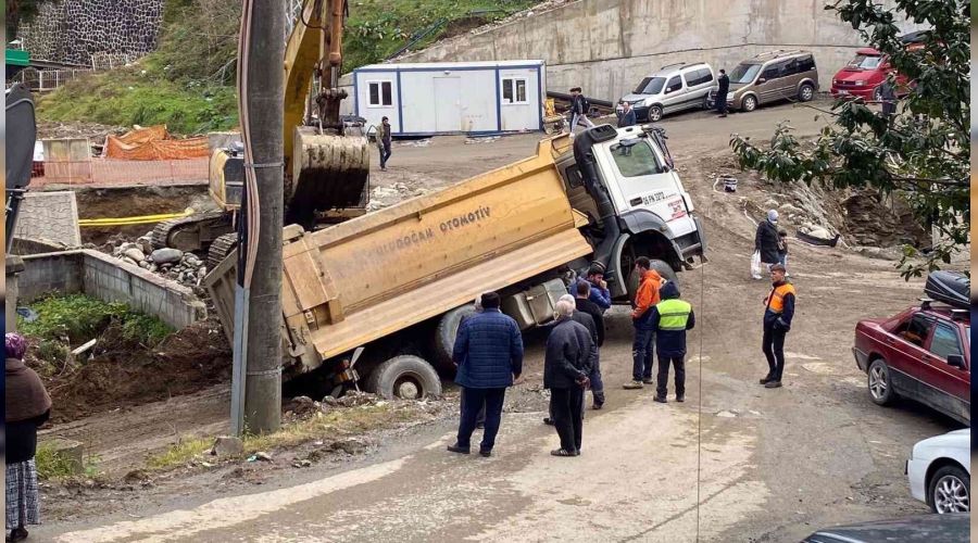 Rize'de yol ��kt�