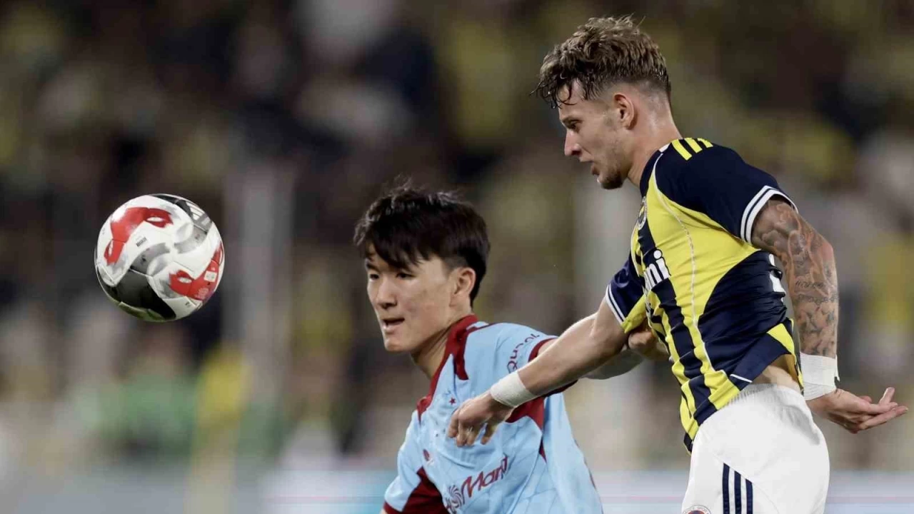 Robin van Persie: "Fenerbahçe'ye karşı daha sakin kalabilirdik"
