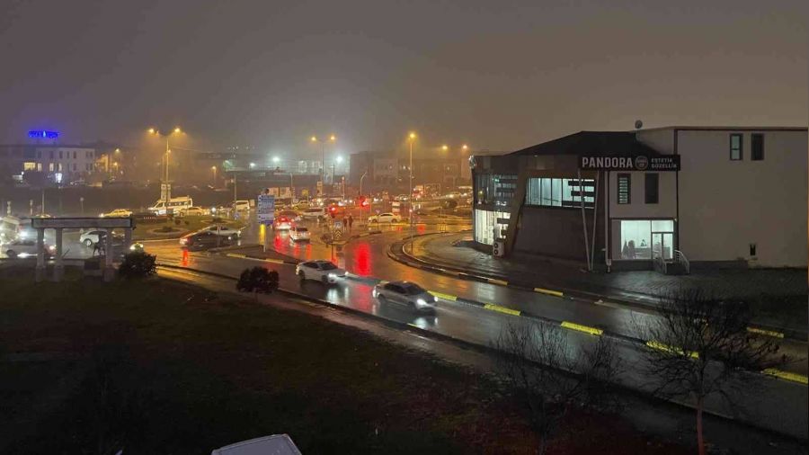 Sakarya'da yamur ve sis etkili oluyor