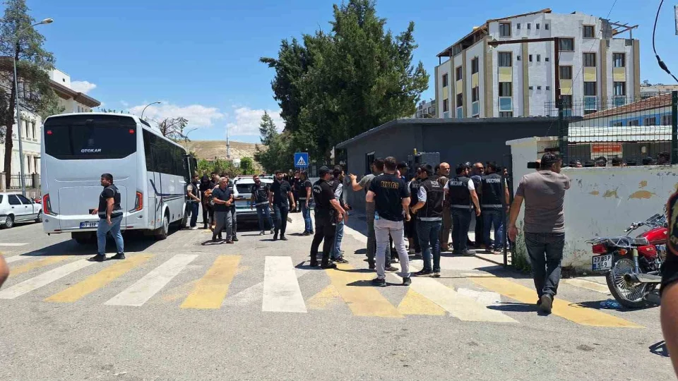 �anl�urfa merkezli su� �rg�t� operasyonunda 16 tutuklama