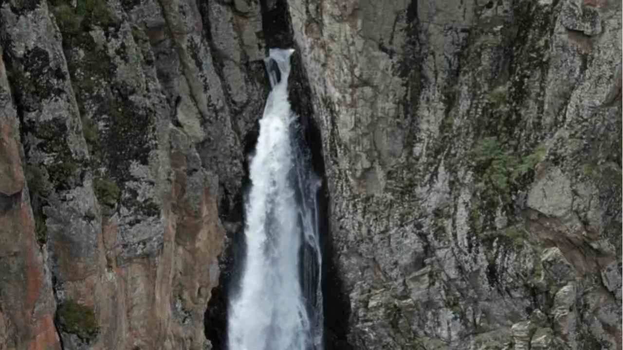 Sar� Gelin �elalesi g�renleri hayran b�rak�yor