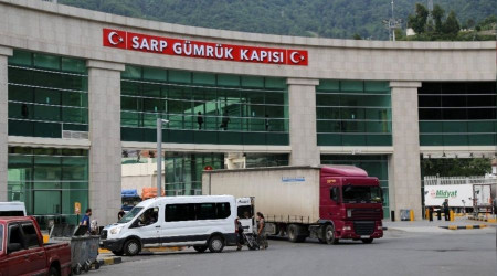 Sarp sınır kapısında yeni rekora ulaşıldı