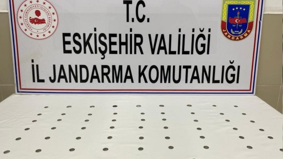 Satılmak istenen 62 adet sikke ele geçirildi, 3 kişi yakalandı