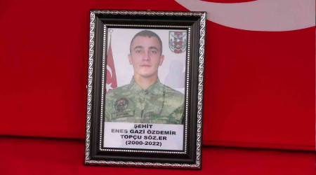 Şehit Özdemir son yolculuğuna uğurlandı