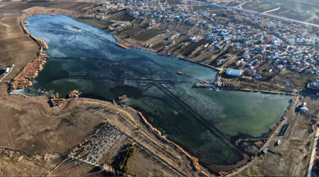 Sibirya soğuklarının yaşandığı Sivas'ta göl dondu