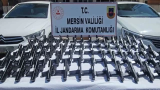 Silahlar kime gidiyordu? 2 otomobilde 70 tabanca ele geirildi