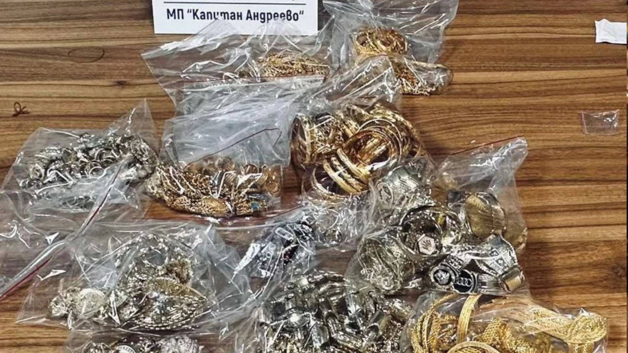 S�n�r kap�s�nda ka�ak alt�n ve g�m�� s�s e�yas� ele ge�irildi