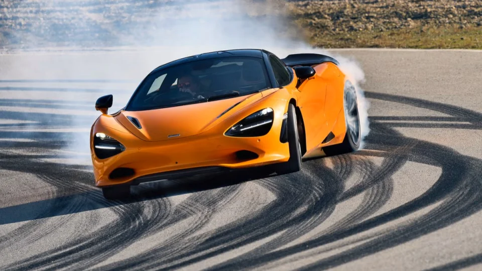 S�n�rs�z tutku: McLaren 750S