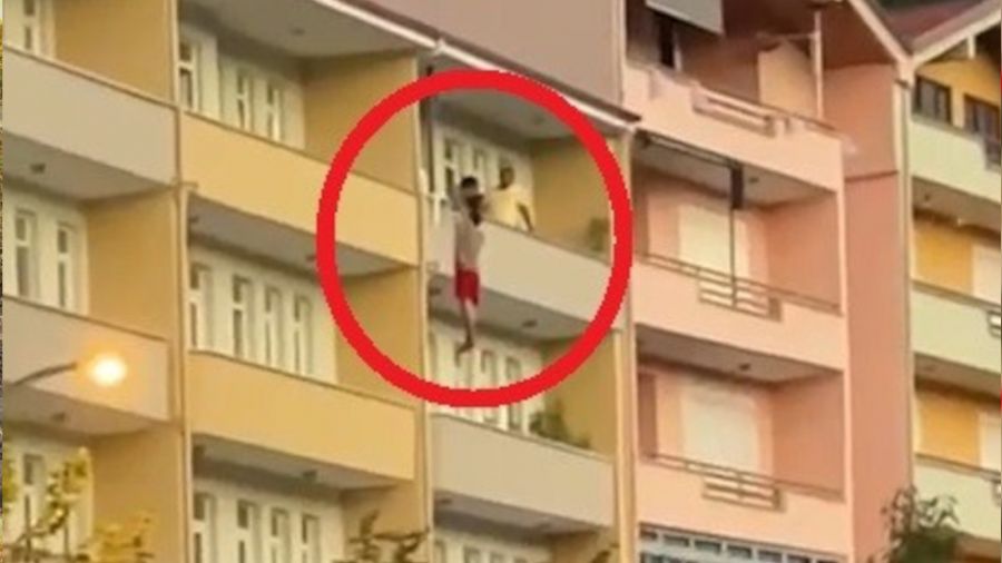 Sinop'ta balkondan kendini atan genç tedavi gördüğü hastanede hayatını kaybetti