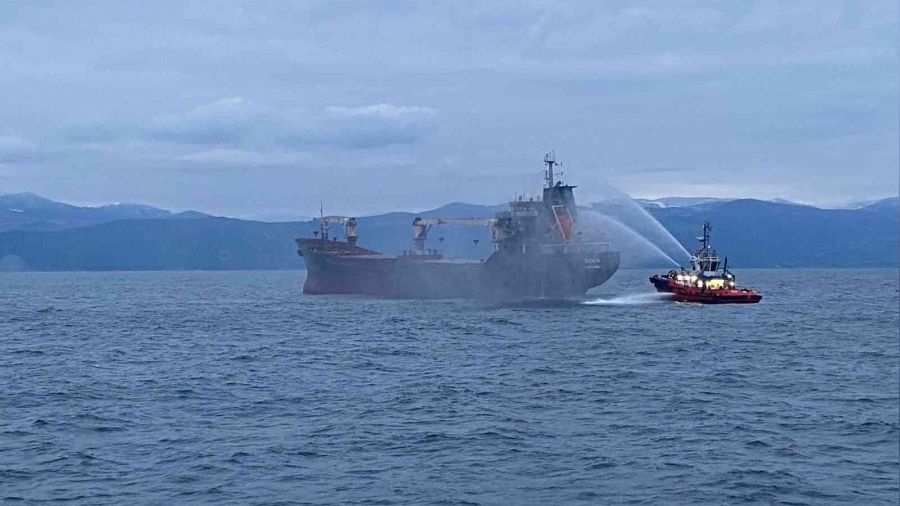 Sinop'ta kuru yük gemisine müdahale ediliyor