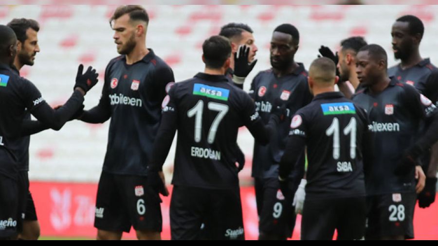 Sivasspor zorlanmadan tur atladı