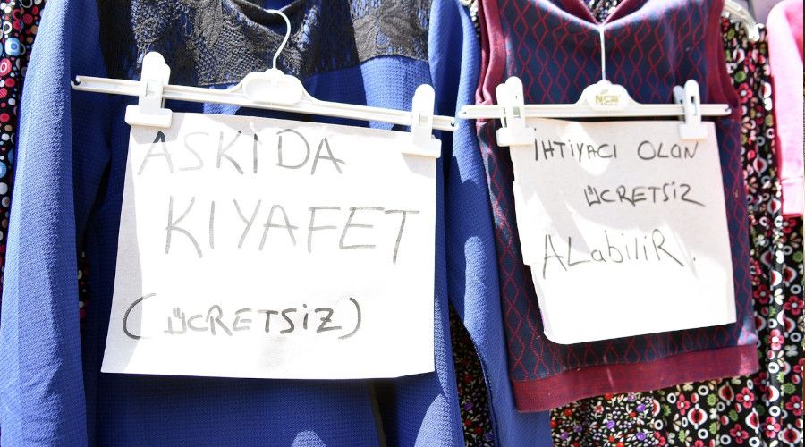 Siverekli esnaftan askıda kıyafet uygulaması