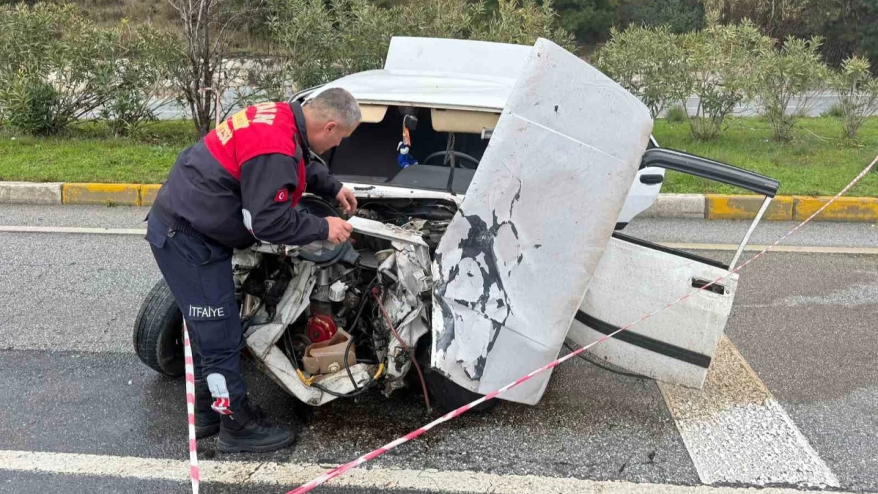 S�ke'de trafik kazas�: 1 �l�, 2 yaral�