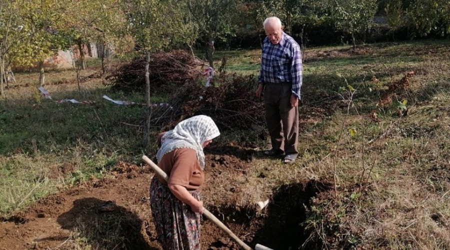 Su çukuru açarken misket bombası buldu