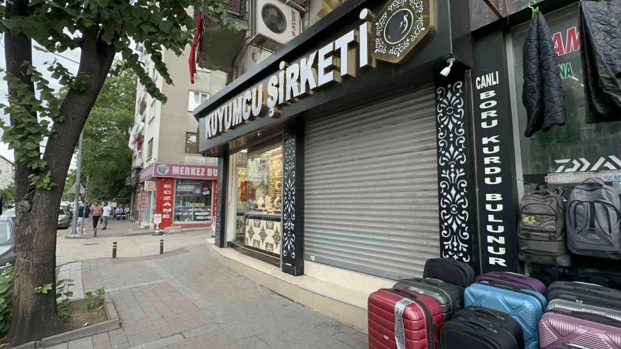Suriyeli kuyumcu Suriyeli vatandaşları dolandırdı