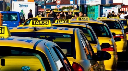 Taksiciden kadn mteriye ok tehdit