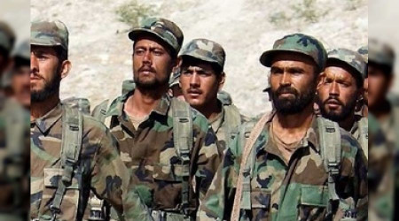 Taliban'dan kaçan 300'den fazla Afgan askeri Tacikistan'a sığındı
