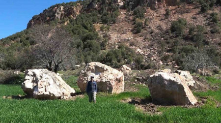 Tarm arazilerine tonlarca arlnda kaya yad