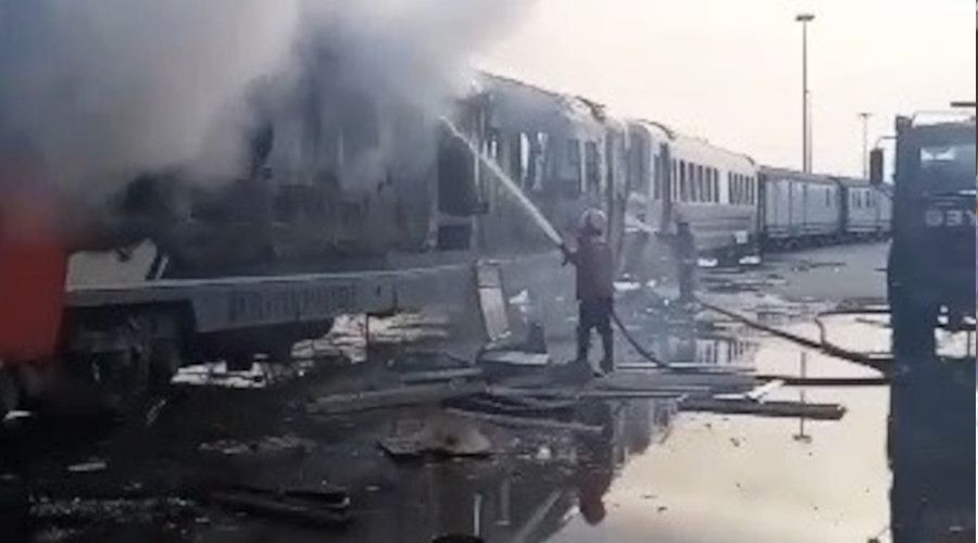 Tarsus'ta tren vagonu yandı