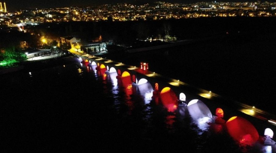 Ta� gerdanl�klarda renk c�mb���